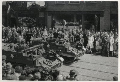97680 Afbeelding van de geallieerde militairen van de 3rd Canadian Infantry Division tijdens de Memorial D-Day Parade ...